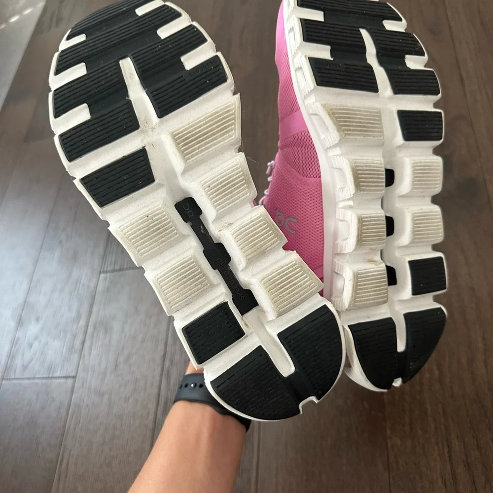 On Cloud 6 - Raspberry/White - Picture 6 of 7